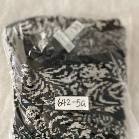 Catherines Womens Black Jacquard Knit Open Front Topper Vest Cardigan Size 3X - Picture 8 of 8